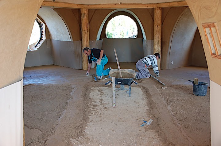 Strawbale Dome na Eslováquia