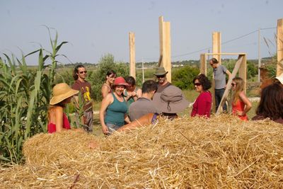 Vídeo bio-construção no Vale da Lama