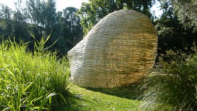 O Casulo, escultura em bambu e cana